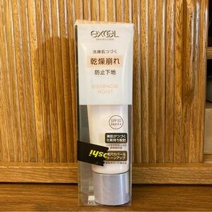 Excel Essence Moist SPF32 PA++